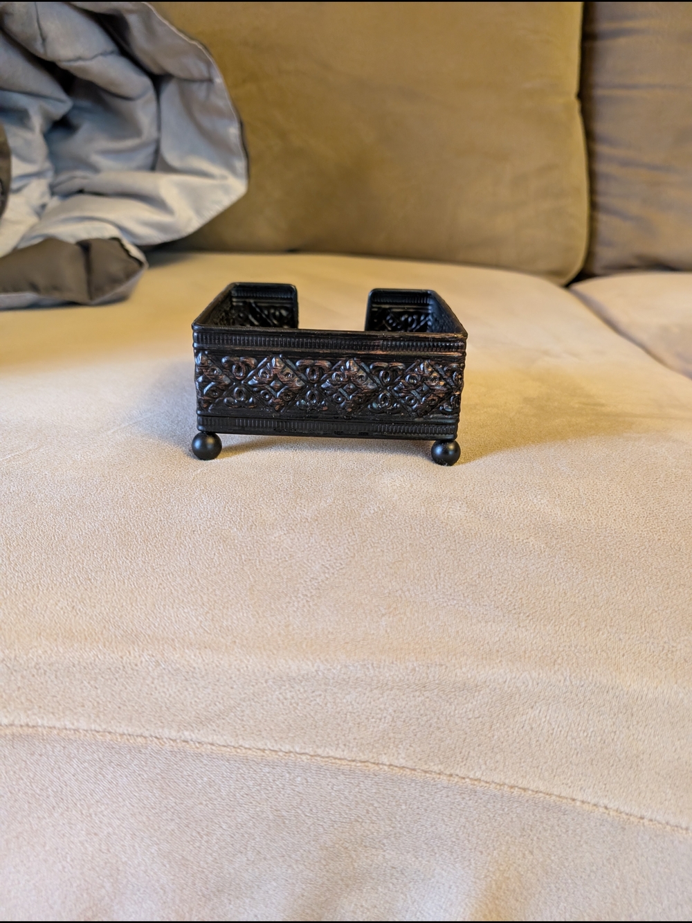 Decorative Bronze Medal Drink Coaster Holder